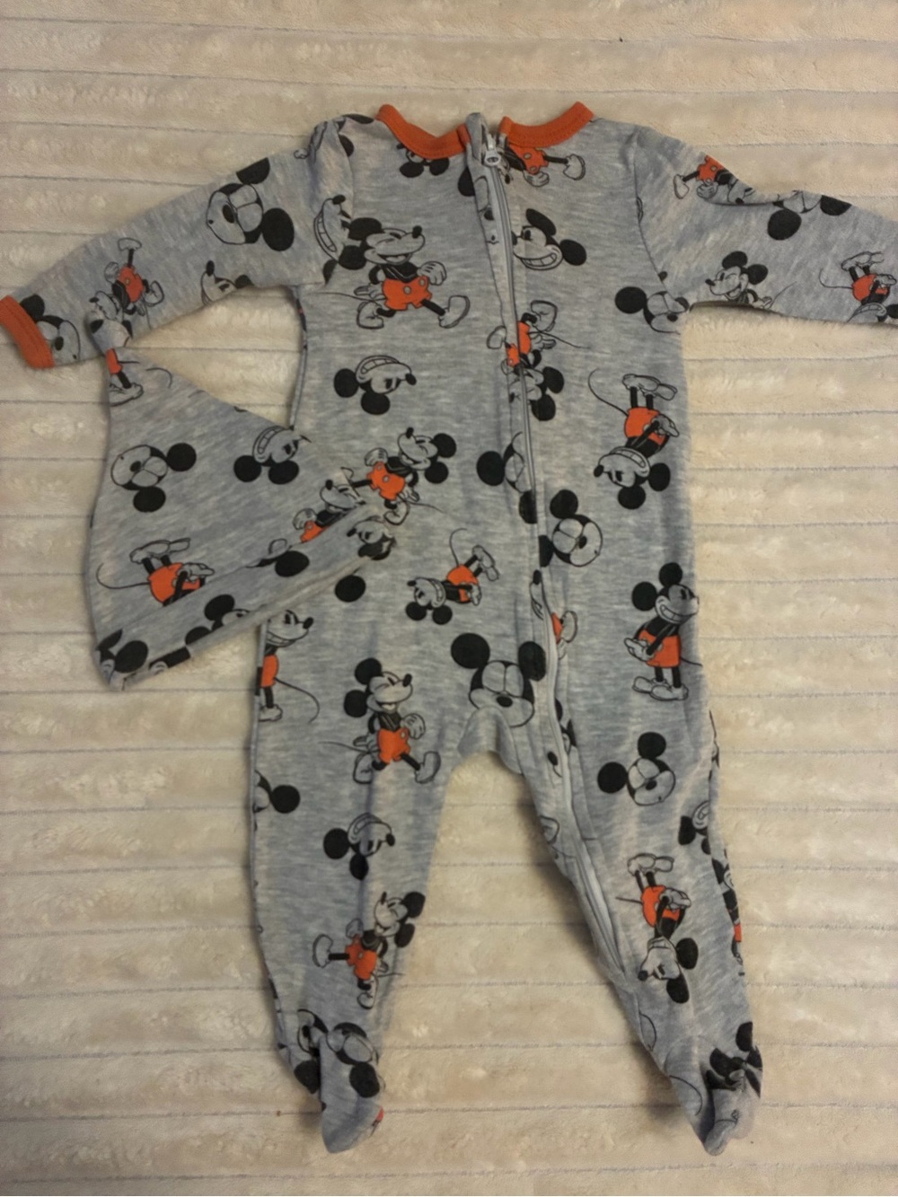 Disney Baby 9M Mickey Mouse Footie Pajama Set + Hat 🖤
